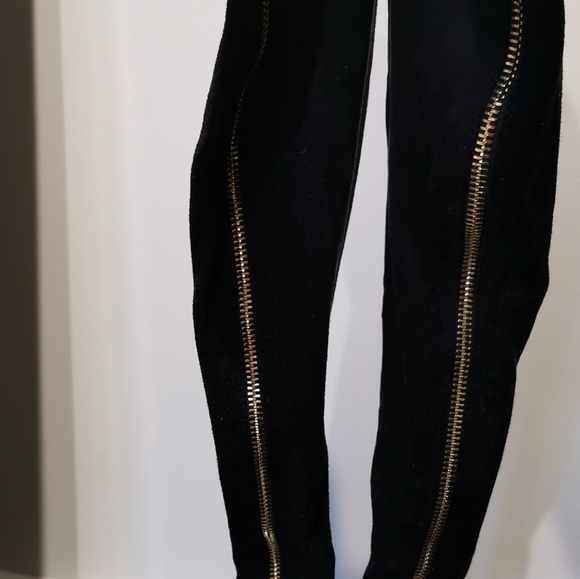 Sexy thigh high black boots with gold Zip, size 8 - Picture 2 of 4